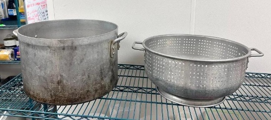 Large Stock Pot, Large Colander/Strainer