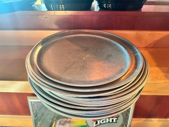 Lot of 19 Aluminum Pizza Pans, (18) 16in, (1) 13in