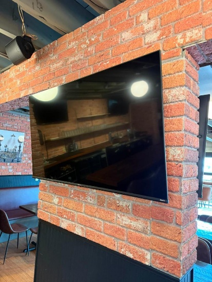 Hisense LED LCD TV Model: 50RGG, 50in w/ Wall-Mount Bracket