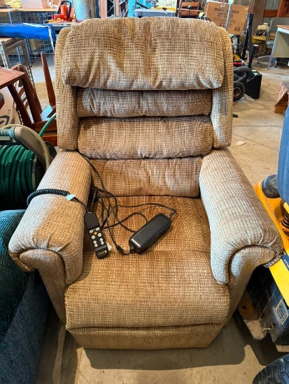 Golden Electric Lift Chair, Appears Clean, w/ Remote, Foot Stool
