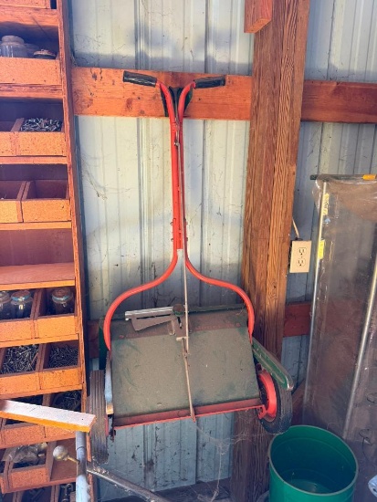 Drop Spreader and Broadcast Spreader