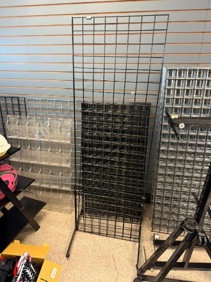 Single Gridwall Stand, Plus 4 foot Black Gridwall x11 sheets
