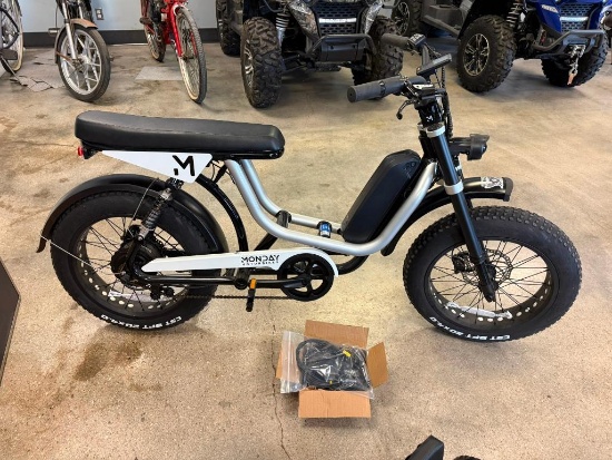NEW White Monday Motorbike Presidio 750 watt Ebike - comes with new brakes - current ones Don't work