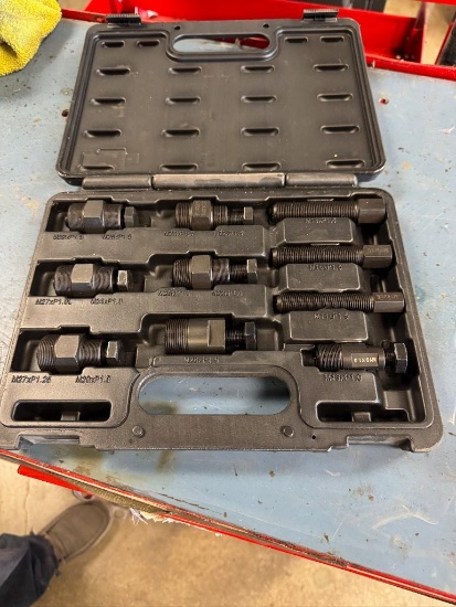 Used Complete Set of Flywheel Pullers