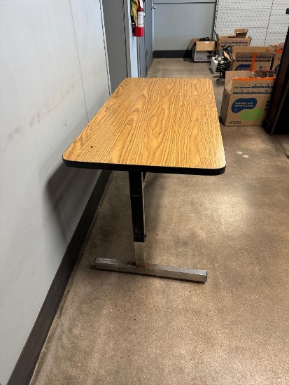 Adjustable Height Work Table