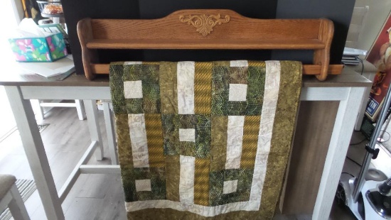 Quilt Rack. With Blanket-39 Inches wide