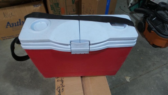 Rubbermaid Between the seats Cooler