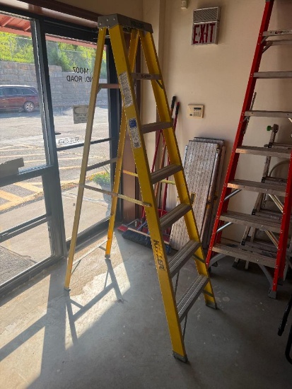 Keller Fiberglass Extra Heavy-Duty A-Frame Ladder, 11ft Max Reach, 7ft Ladder Size, 250lb Capacity,