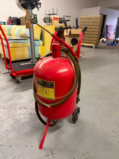Central Pneumatic 40lb Abrasive Blaster