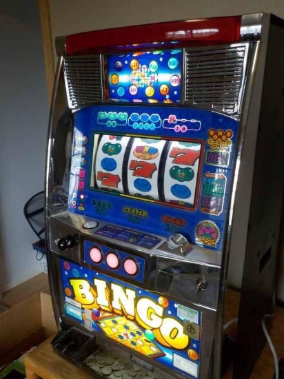 Belco Table Top Slot Machine Complete with Key, Tokens (Lights up and Works)