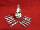 Meissen Blue Onion: Gourd vase and 12 knife rests
