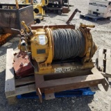 1 PALLET. PNEUMATIC WINCH, INGERSOLL RAND, WITH SNATCH BLOCKS