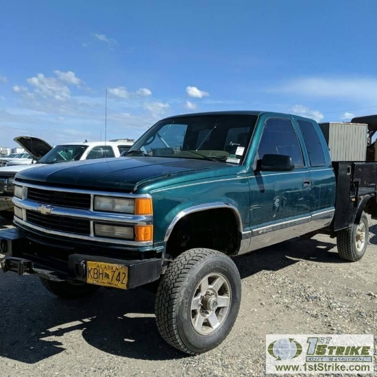 1995 CHEVROLET SILVERADO, 5.9L CUMMINS DIESEL, 5 SPEED MANUAL, 4X4, EXTENDED CAB, FLAT BED, DODGE CH