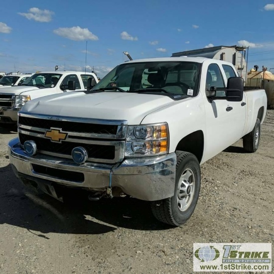 2013 CHEVROLET SILVERADO 2500HD, 6.6L DURAMAX DIESEL, 4X4, CREW CAB, LONG BED, LIFT GATE