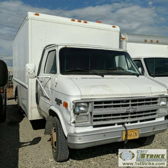 1989 CHEVROLET 30 BOX VAN, 5.7L GAS, DUALLY, 14FT BOX