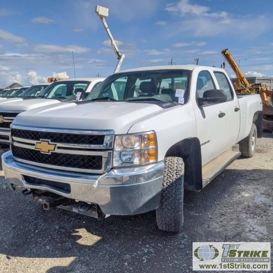 2013 CHEVROLET SILVERADO 2500HD LS, 6.0L VORTEC GAS, 4X4, CREW CAB, LONG BED