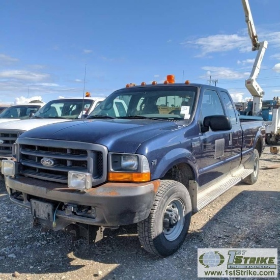 2001 FORD F-250 XL SUPERDUTY, 5.4L TRITON GAS ENGINE, 4X4, EXTENDED CAB, LONG BED, WITH BOSS PLOW MO
