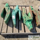 3 PALLETS.ESCO COMPONENTS,  5897W-75SV2, 5894LW, 5894RW, 6839L, 6839R  . ITEMS APPEAR UNUSED
