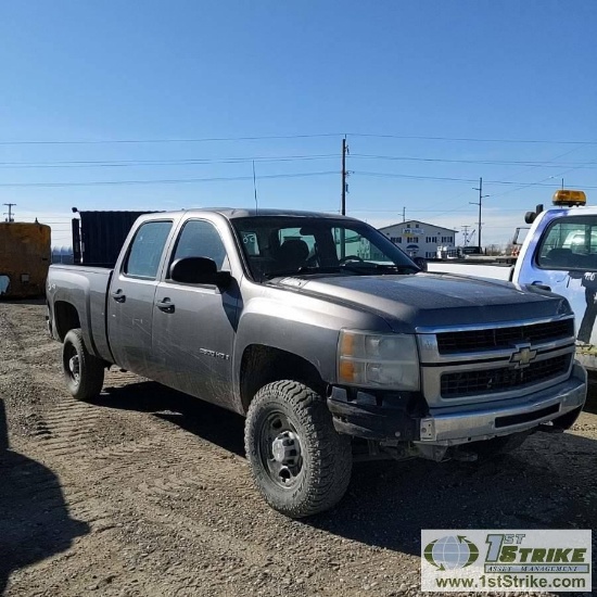 2008 CHEVROLET SILVERADO 2500HD LS, 6.0L VORTEC GAS, 4X4, CREW CAB, SHORT BED