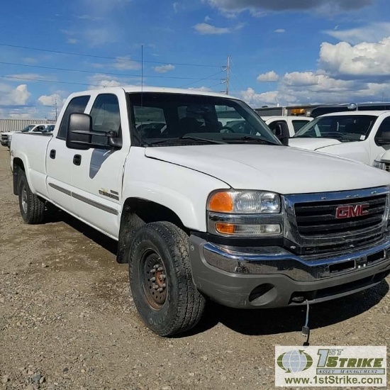 2006 GMC SIERRA 2500HD SLE, 6.6L DURAMAX DIESEL, 4X4, CREW CAB, LONG BED