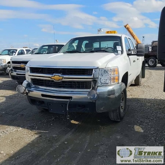 2009 CHEVROLET SILVERADO 2500HD LS, 6.6L DURAMAX, 4X4, CREW CAB, LONG BED. WEBASTO HEAT