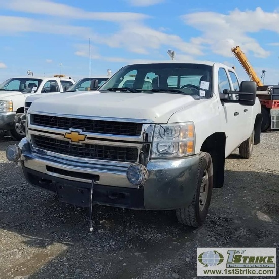 2009 CHEVROLET SILVERADO 2500HD LS, 6.6L DURAMAX, 4X4, CREW CAB, LONG BED. WEBASTO HEAT