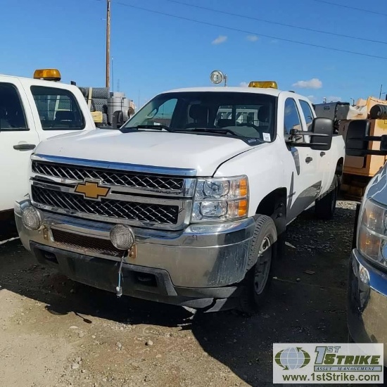 2012 CHEVROLET SILVERADO 2500HD LS, 6.6L DURAMAX, 4X4, CREW CAB, LONG BED. WEBASTO HEAT. POSSIBLE HE