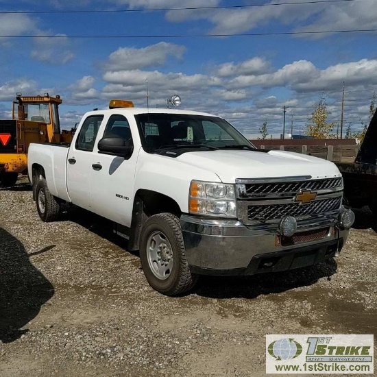 2011 CHEVROLET SILVERADO 2500HD LS, 6.6L DURAMAX, 4X4, CREW CAB, LONG BED. WEBASTO HEAT