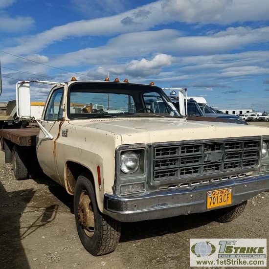 1979 CHEVROLET C-30, V8 GAS ENGINE, MANUAL TRANSMISSION, RWD, DUALLY, REGULAR CAB, 13FT FLAT BED. NO