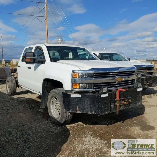 2015 CHEVROLET SILVERADO 2500HD, 6.0L GAS, 4X4, CREW CAB, LONG BED. WEBASTO HEAT