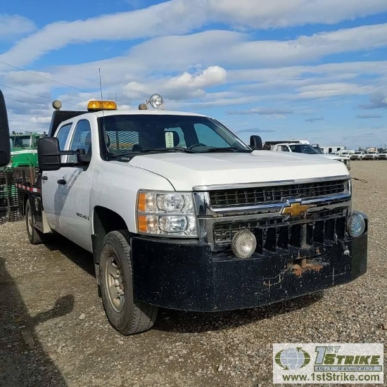 2009 CHEVROLET SILVERADO 2500HD, 6.6L DURAMAX, 4X4, CREW CAB, 8FT FLAT BED. WEBASTO HEAT