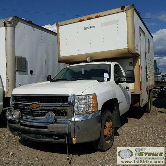 2009 CHEVROLET SILVERADO 3500HD, 6.6L DURAMAX, 4X4, DUALLY, REGULAR CAB, 12FT CAB OVER BOX