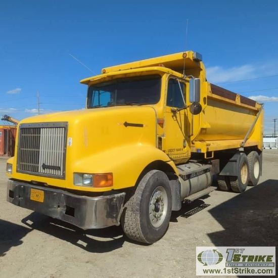 DUMP TRUCK, 1996 INTERNATIONAL NAVISTAR 9200 6X4, CAT 3176, ROCKWELL TRANSMISSION, TANDEM REAR AXLES