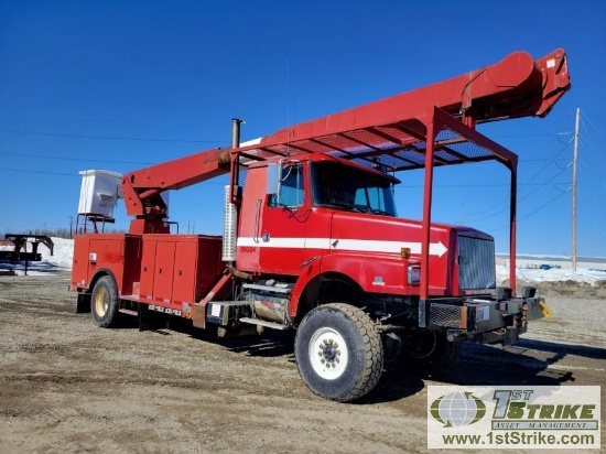 MAN BASKET TRUCK, 1994 WHITE GMC VOLVO, CUMMINS L10-310E, AUTOMATIC TRANSMISSION, 4X4, 41740 GVWR, A