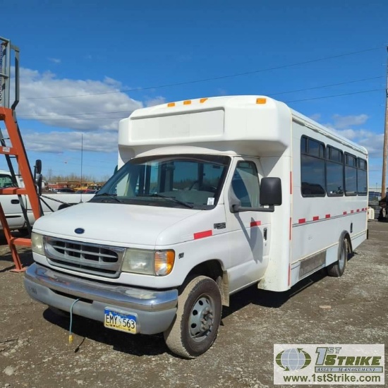 BUS, 2002 FORD E-450 SUPERDUTY, 6.8L TRITON, RWD, 22-PASSENGER