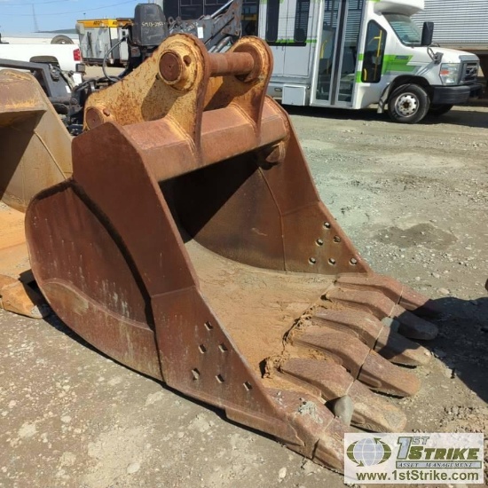 EXCAVATOR ATTACHMENT, TOOTHED BUCKET, PIN-ON, APPROX 3 1/2PIN DIAMETER, FITS HITACHI ZX AND EX 270,