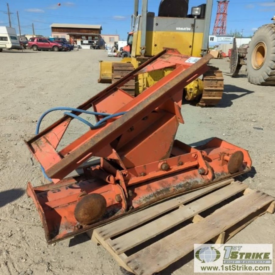 SKIDSTEER ATTACHMENT, PLOW BLADE, KWIK-WAY MODEL 35-04110, HYDRAULIC ANGLE ADJUSTMENT, 5FT