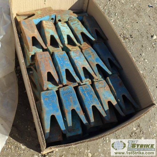 1 BOX. BUCKET TEETH, HENSLEY 400 CHX 3E, APPROXIMATELY 68EA