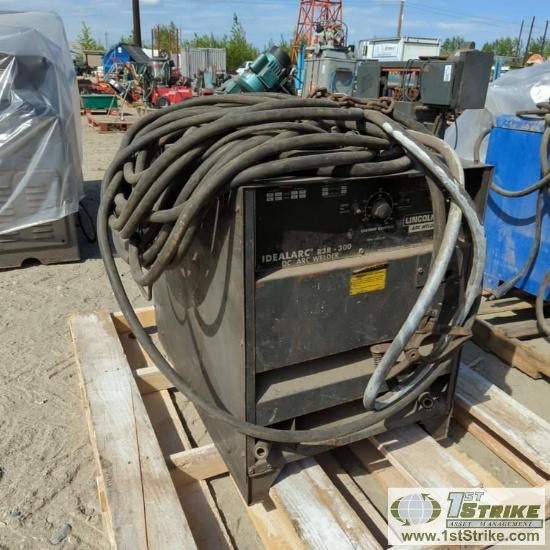 WELDER, LINCOLN IDEALARC R3R-300, 400AMP, 3 PHASE 230/460V 60A INPUT