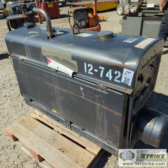 WELDER, LINCOLN CLASSIC 300D, 4CYL PERKINS DIESEL