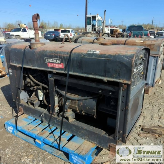 WELDER, LINCOLN MODEL SA-250 D3.152, PERKINS 3CYL DIESEL MOTOR