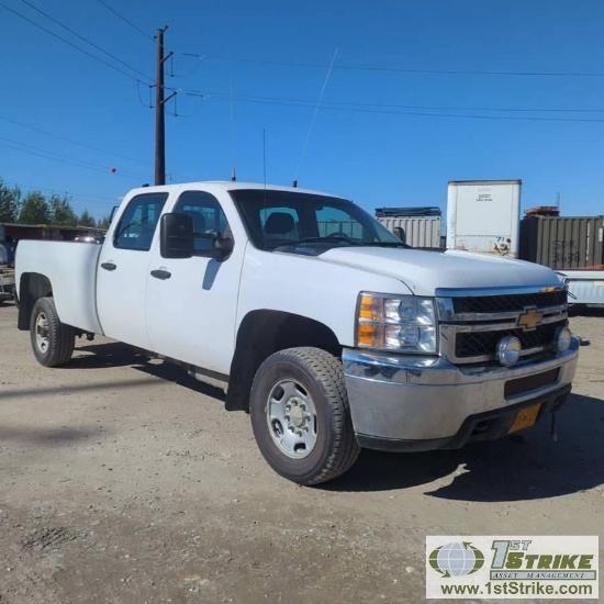2013 CHEVROLET SILVERADO 2500HD, 6.6L DURAMAX, 4X4, CREW CAB, LONG BED