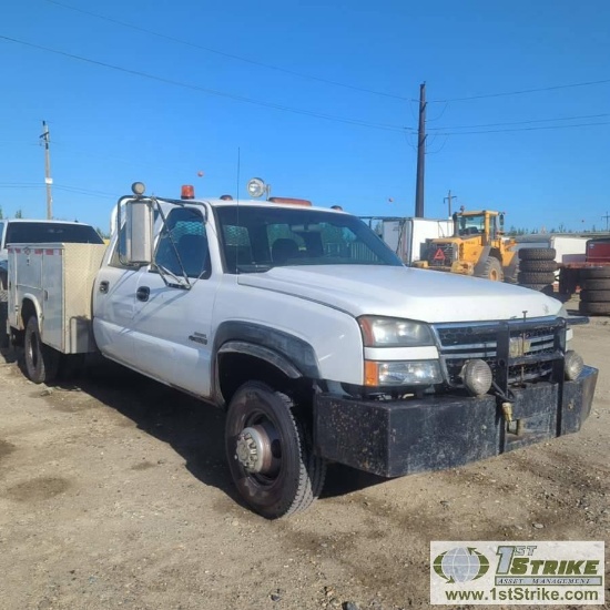 2006 CHEVROLET 3500, 6.6L DURAMAX, 4X4, DUALLY, CREW CAB, 8FT UTILITY BED, WEBASTO HEAT