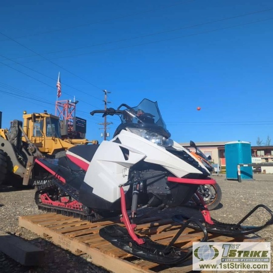 SNOW MACHINE, 2016 YAMAHA SR VIPER MTX 162 LE, 1049CC 4-STROKE, 162IN TRACK, 3IN LUG, FOX FLOAT SHOC
