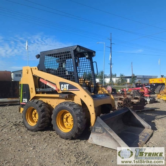 SKIDSTEER, 2000 CATERPILLAR 226, OROPS, 4 CYLINDER PERKINS DIESEL, 60IN GP BUCKET. OVER-TIRE METAL T