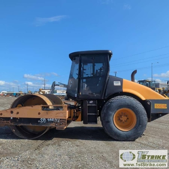 VIBRATORY ROLLER COMPACTOR, 2003 INGERSOLL RAND SD-105DY TF, EROPS, CUMMINS DIESEL, 82 INCH SINGLE D