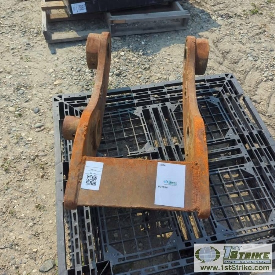 EXCAVATOR LINKAGE BAR