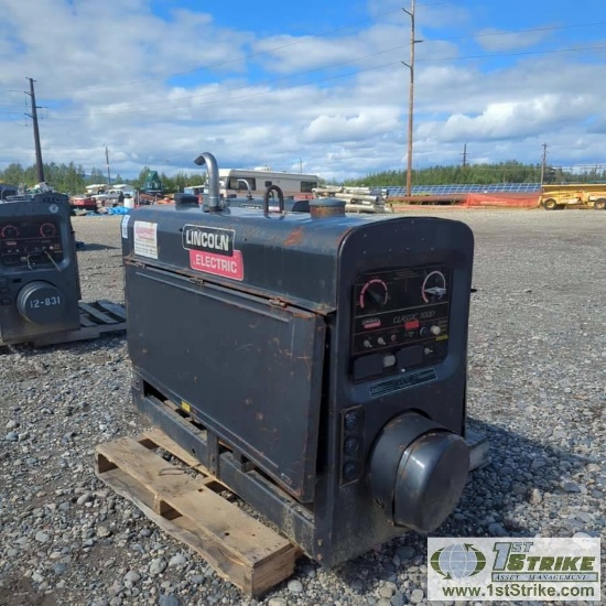 WELDER, LINCOLN CLASSIC 300D, 4 CYLINDER PERKINS DIESEL