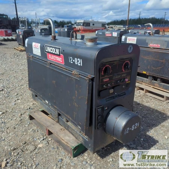WELDER, LINCOLN CLASSIC 300D, 4 CYLINDER PERKINS DIESEL
