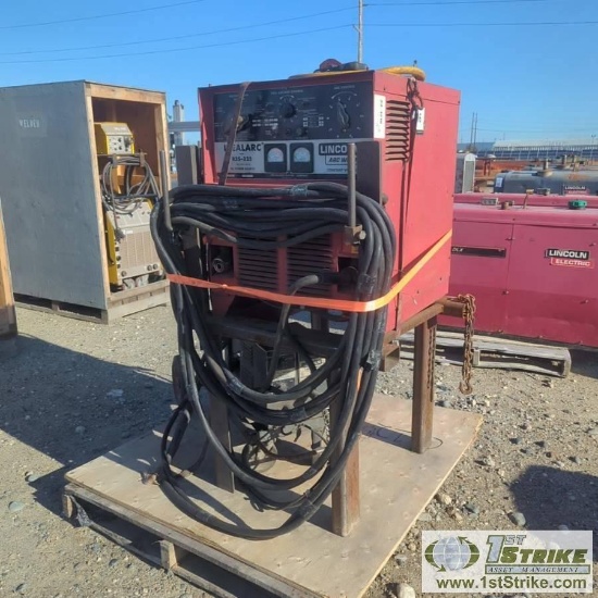 WELDER, LINCOLN IDEALARC R3S-325, W/LINCOLN SQUIRT WELDER LN-8